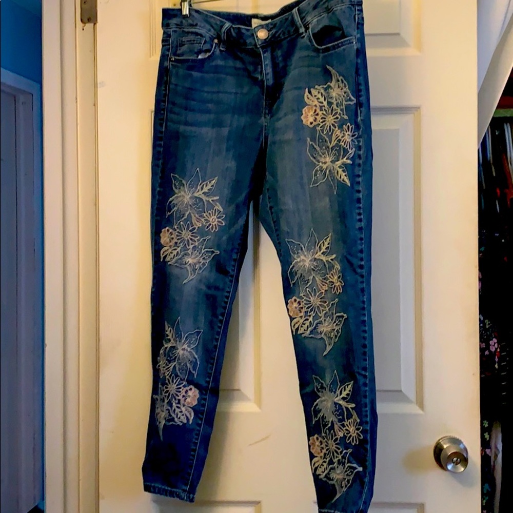 Beautiful Floral Embroidered Lane Bryant Jeans